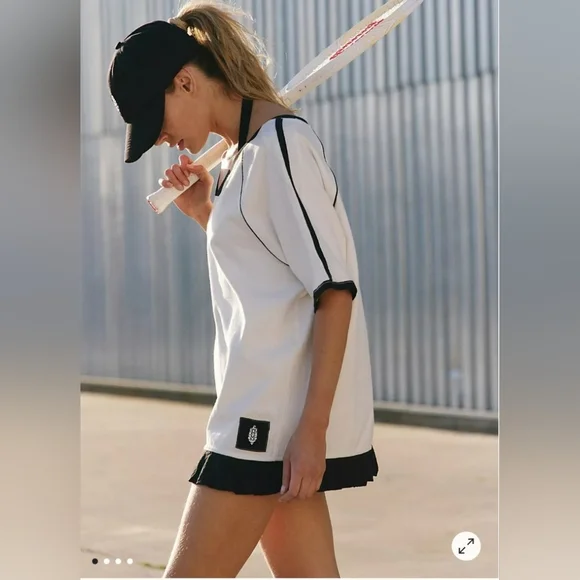 WILL BE GONE SOON) NNWOT) "Baseline Solid tee black/white - Picture 2 of 16